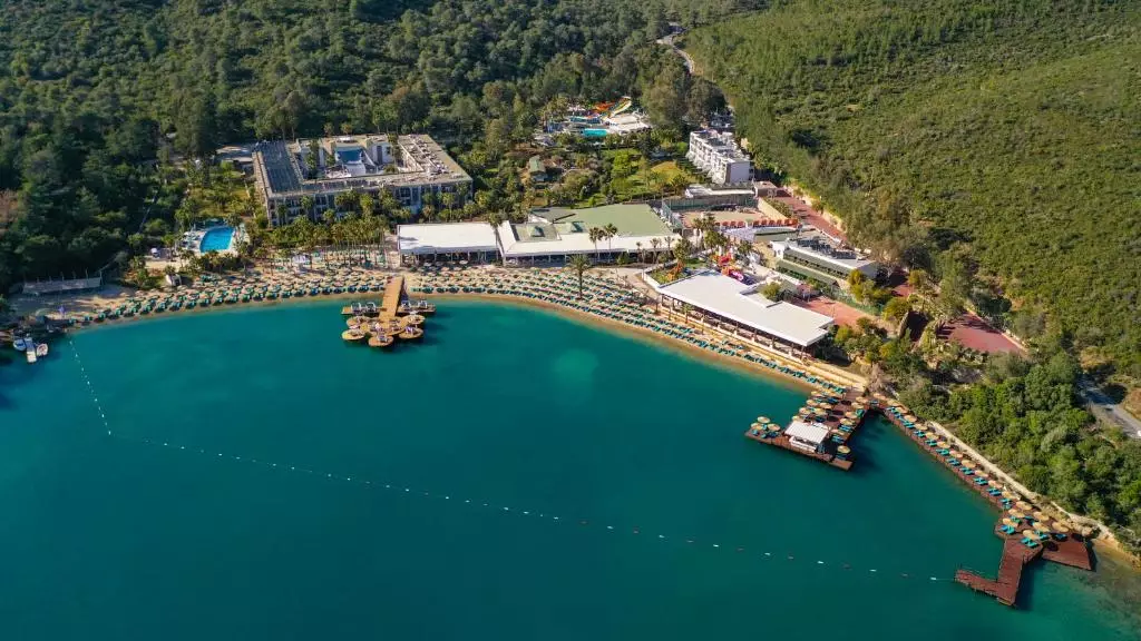 هتل کریستال گرین بی ریزورت اسپا