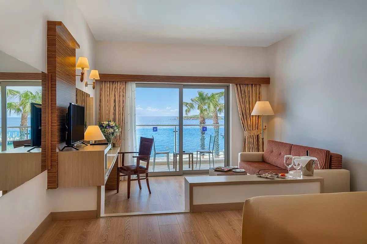 آزور بای یلکن