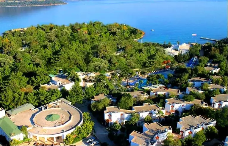 ورد بدروم هالیدی ویلیج