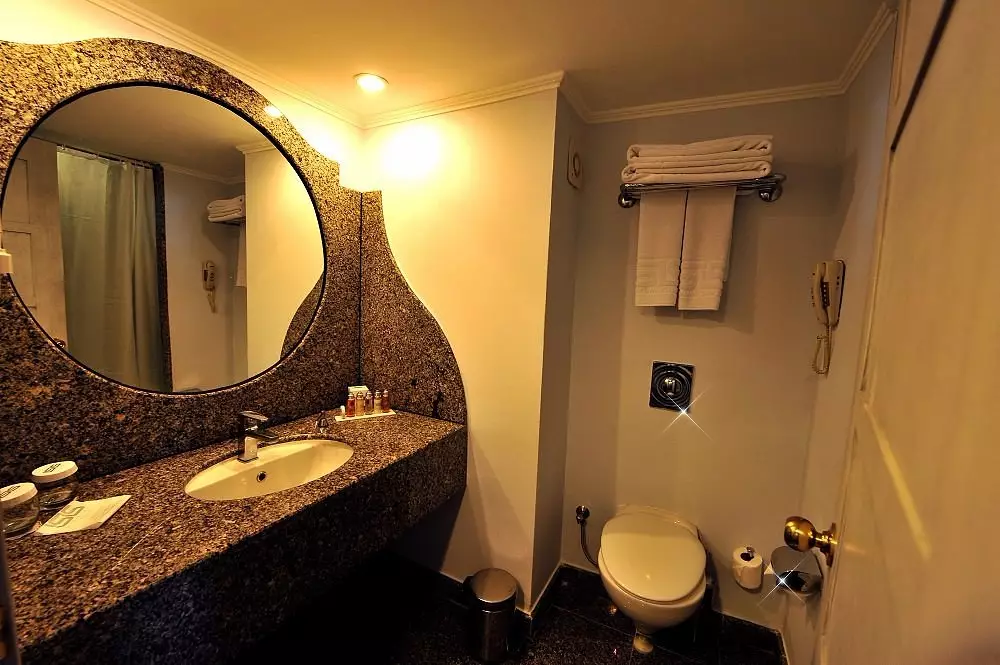 گادس آف بدروم