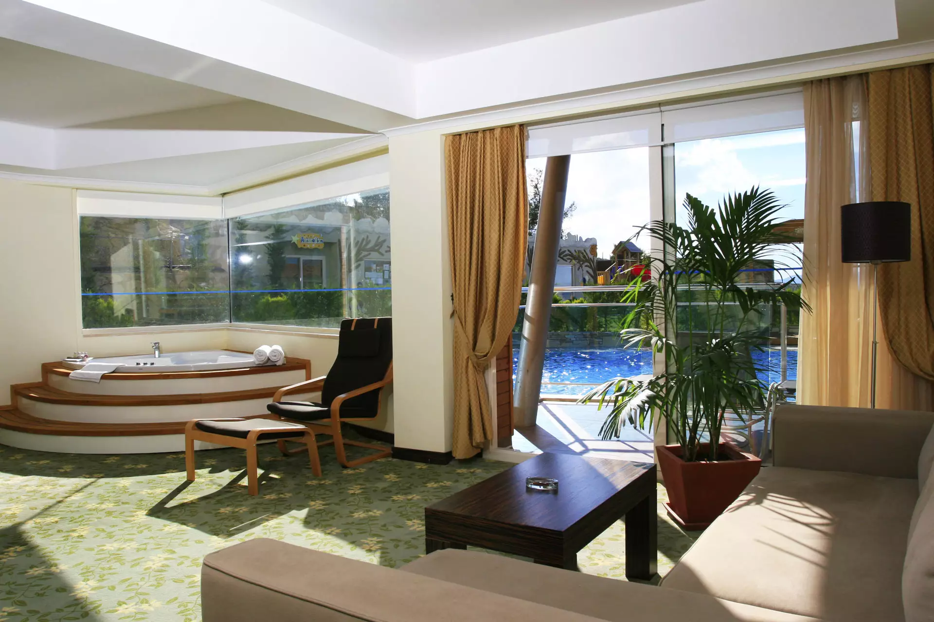 سی لایت ریزورت