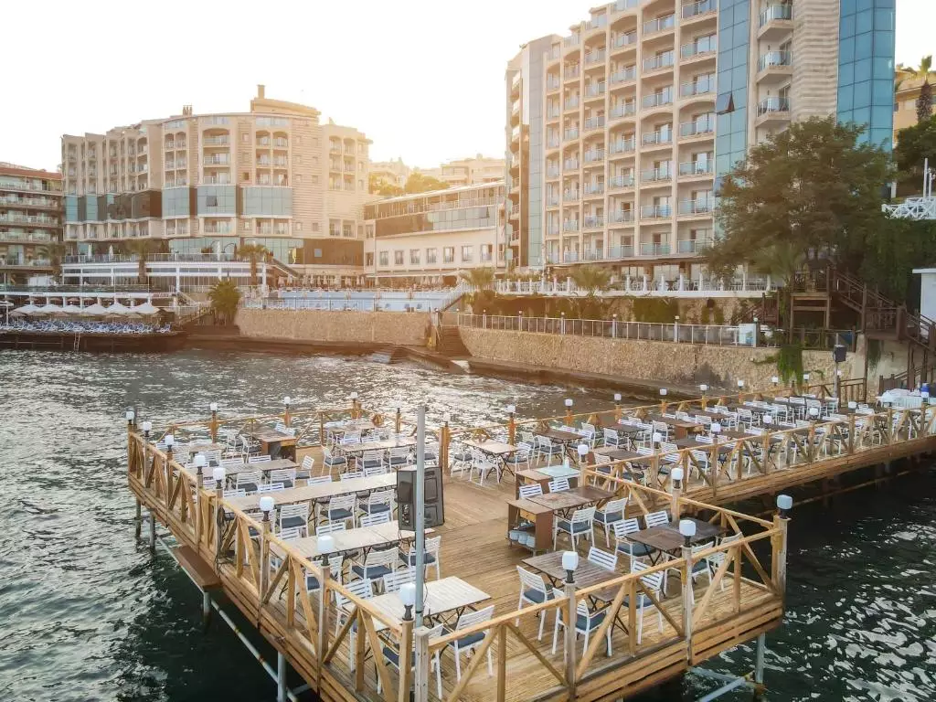 کاریزما دلوکس