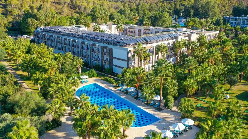 کریستال گرین بی ریزورت اسپا