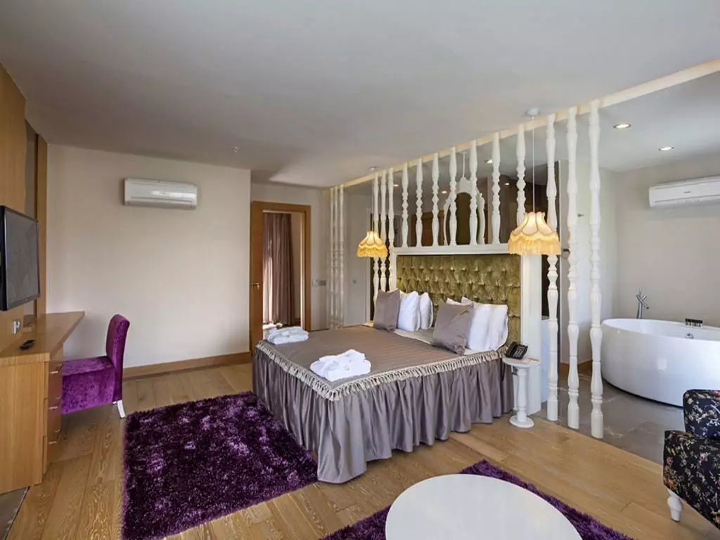 تور لاکچری بدروم