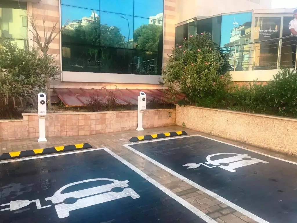 کاریزما دلوکس