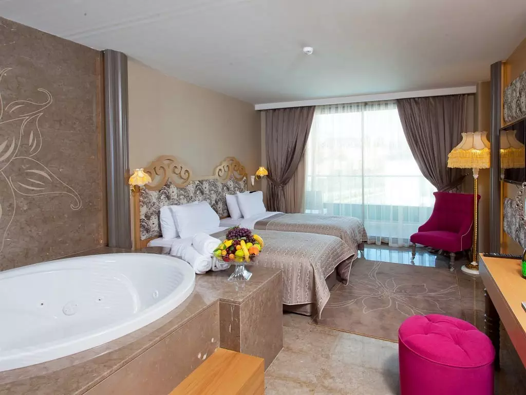 تور لاکچری بدروم