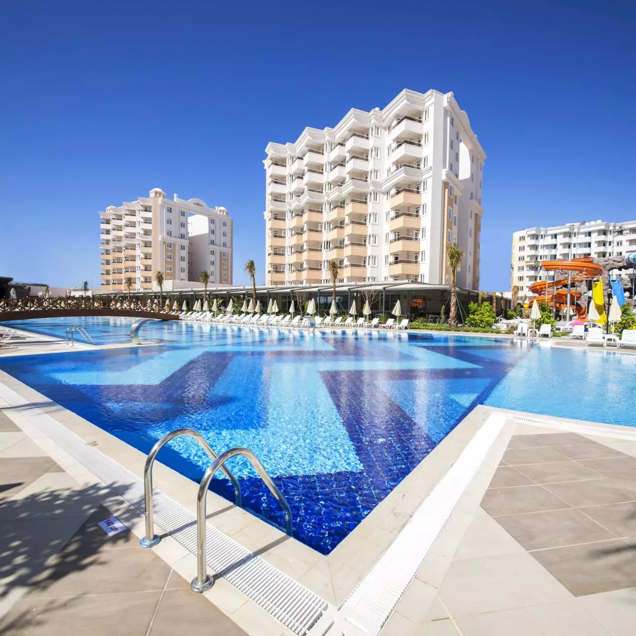 هتل لارا فمیلی کلاب آنتالیا