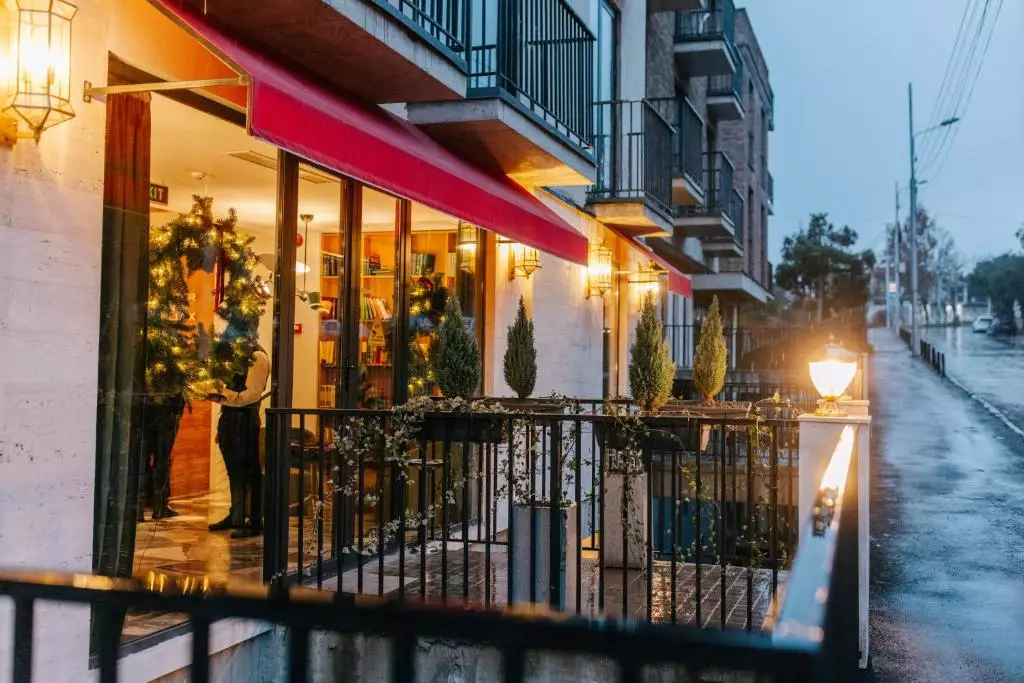 هتل کاستر پلوکس تفلیس