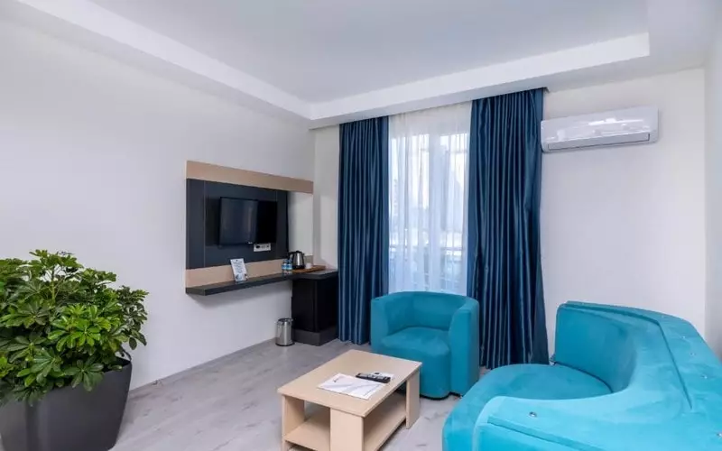 پرادو فامیلی لارا آنتالیا