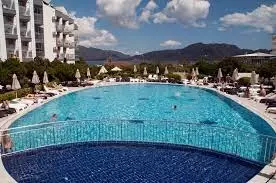 لونا بیچ دلوکس مارماریس