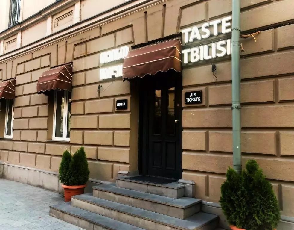 هتل تیست