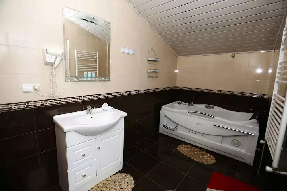 ایساکا تفلیس