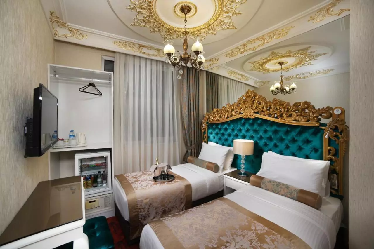 وایت مونارچ استانبول