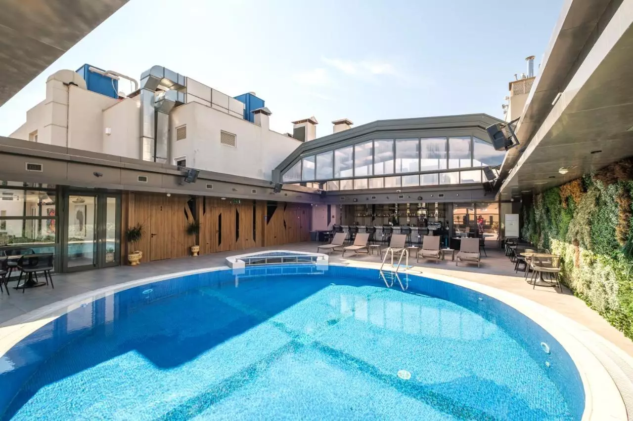 گلدن ایج تکسیم استانبول