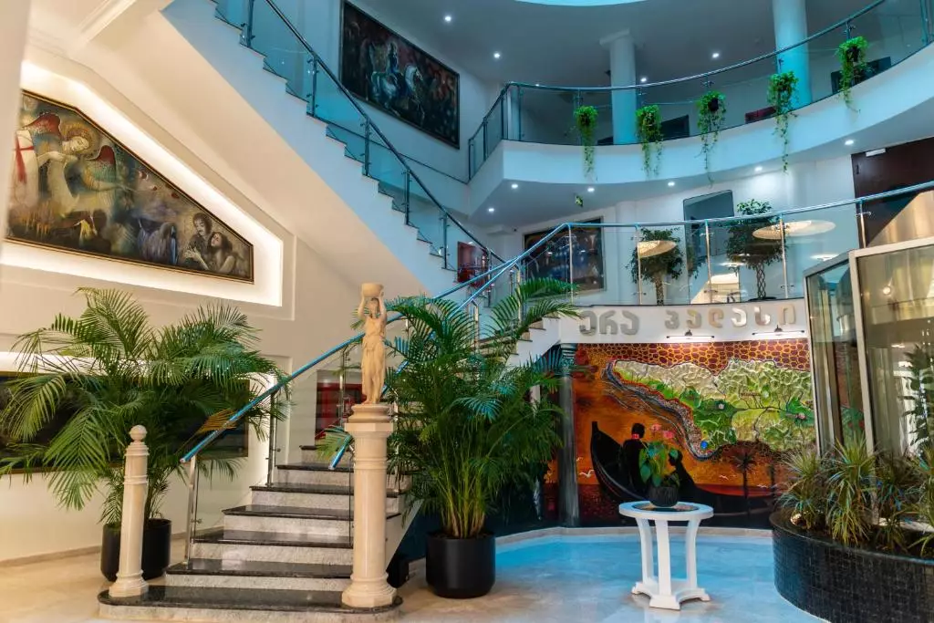 هتل ارا پالاس باتومی