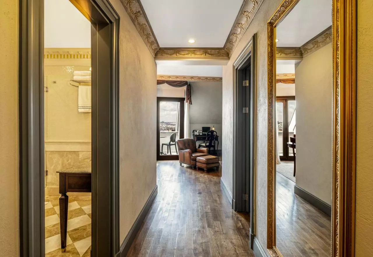 پالازو دونیزتی استانبول