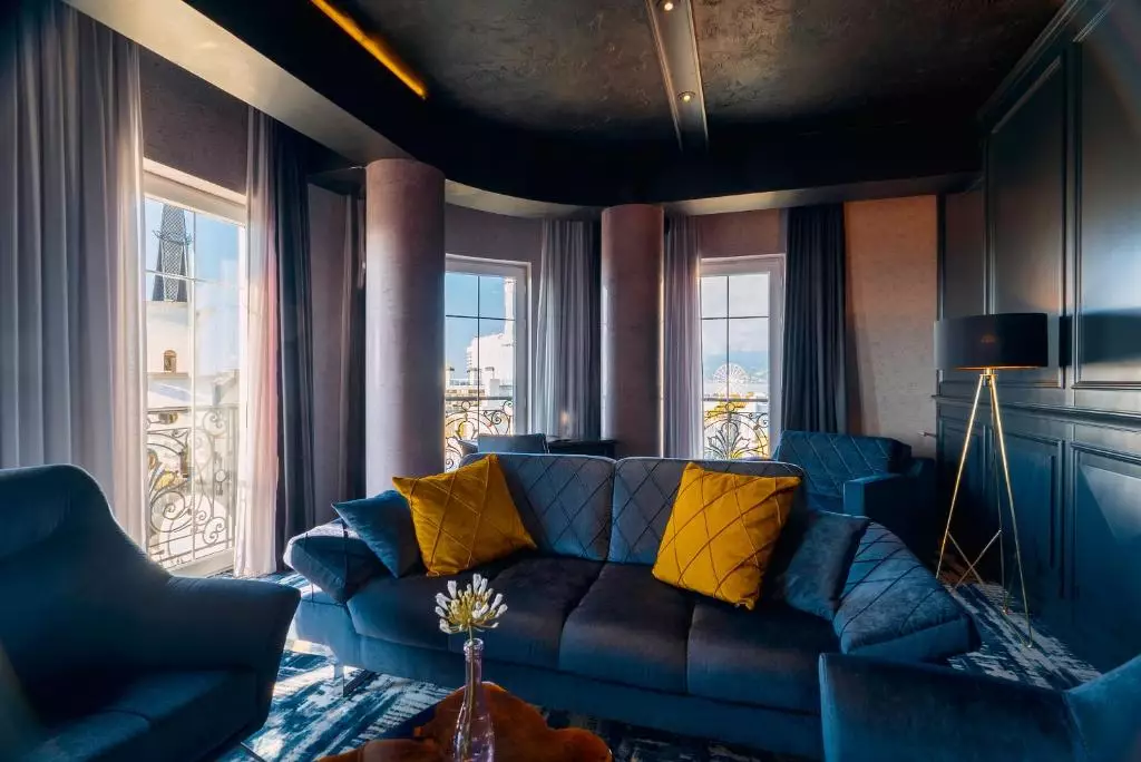 تاپیس روژ بوتیک باتومی