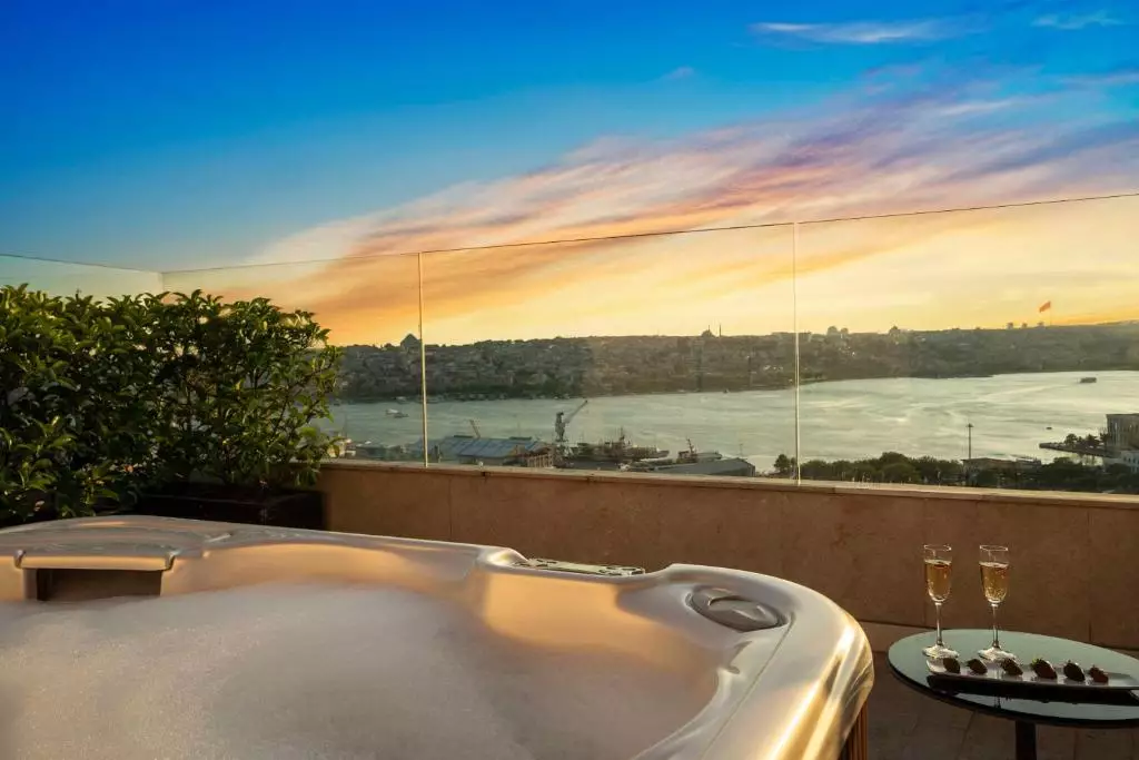 رادیسون بلو پرا استانبول