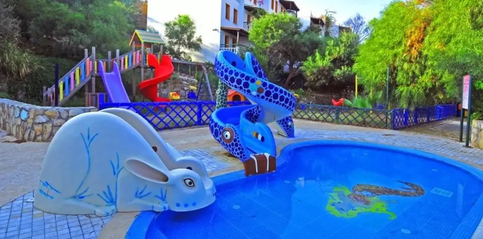 گرین بیچ ریزورت بدروم