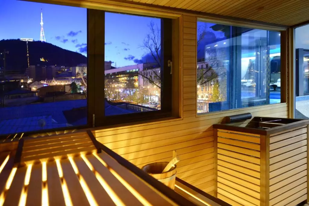 آمباسادور تفلیس