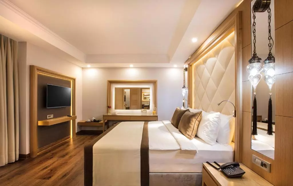 کرومار افسوس بیچ اند اسپا ریزورت