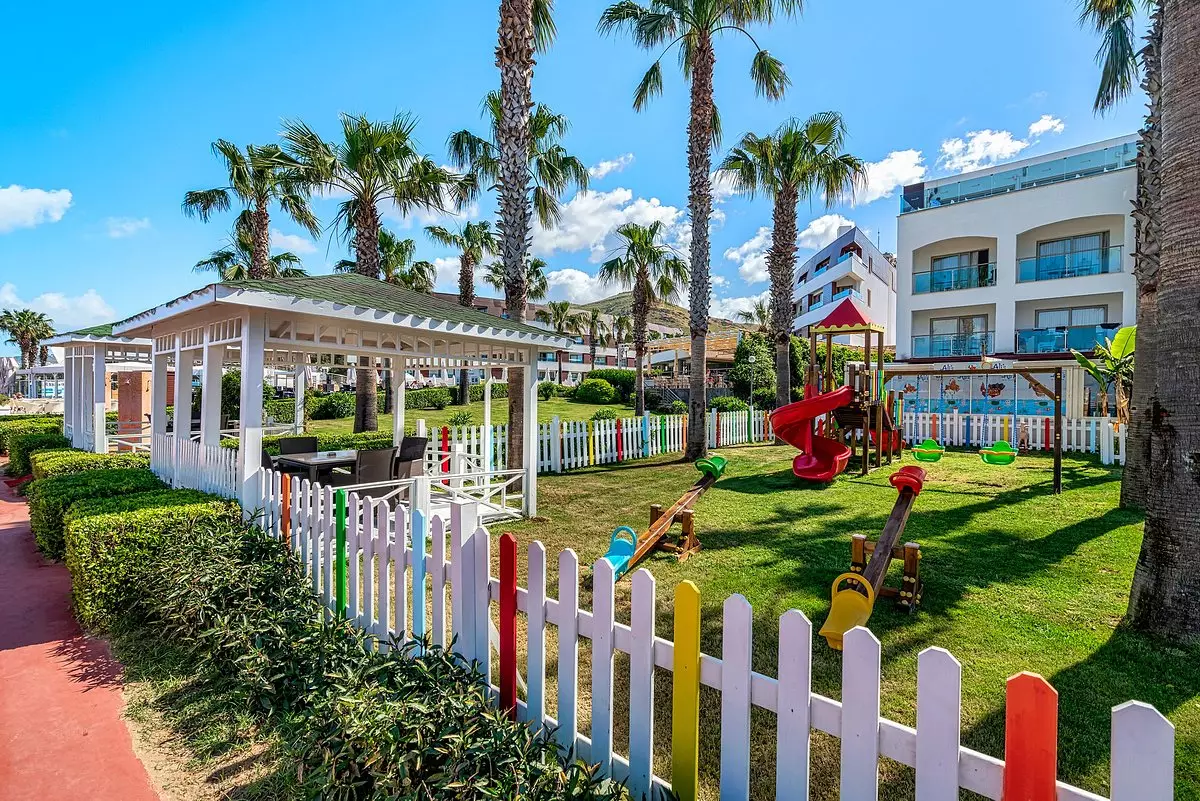 آزور بای یلکن