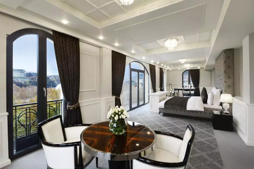 آمباسادور تفلیس