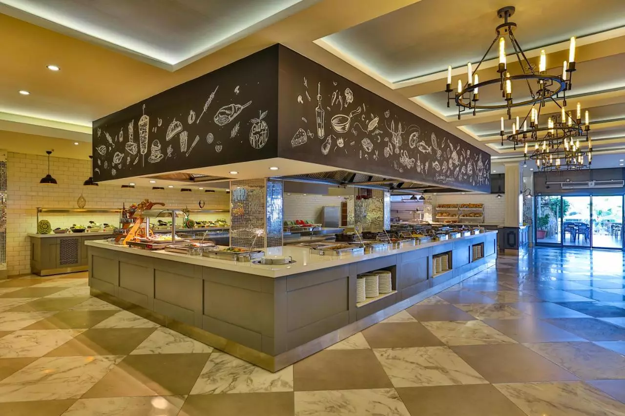 کریستال لند آو پارادایس