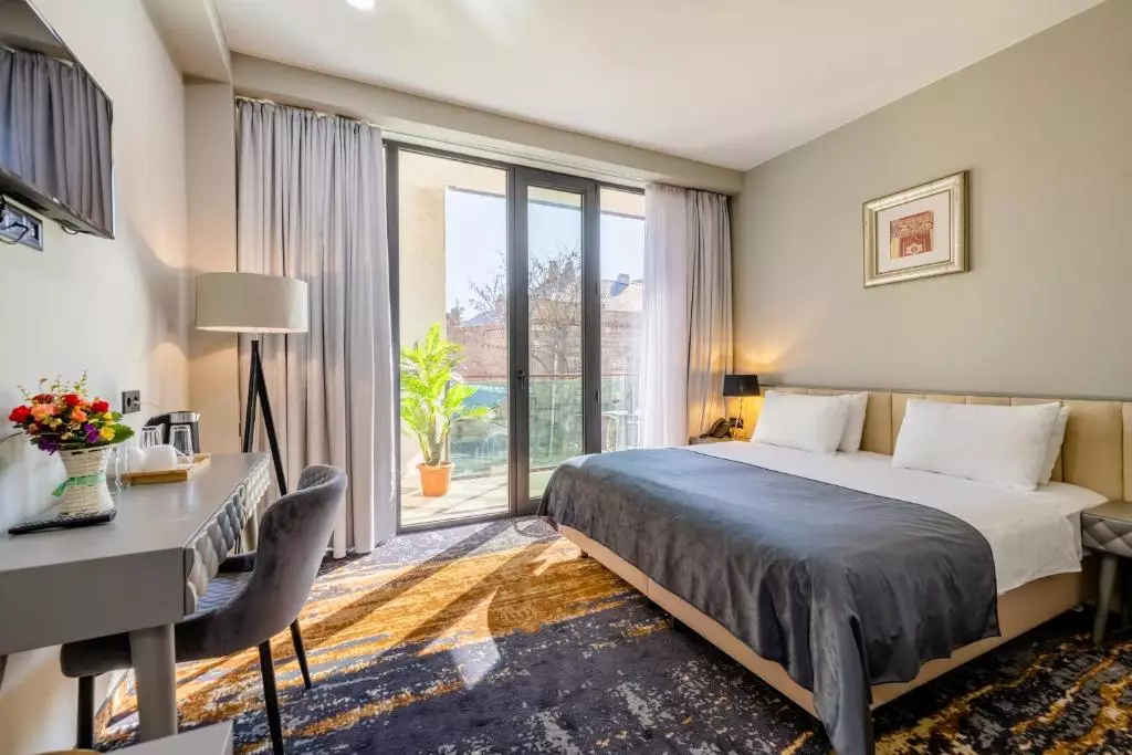 بروس گاردن تفلیس