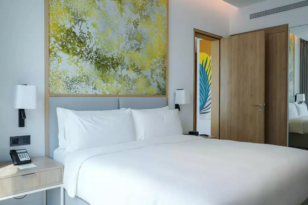 هالیدی این بیزینس بی دبی