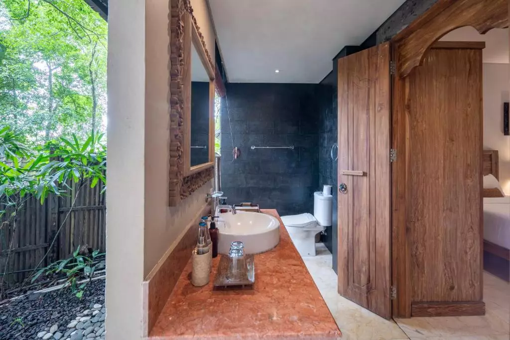 آدیوانا سوارگا لوکا ریچریت ریزورت