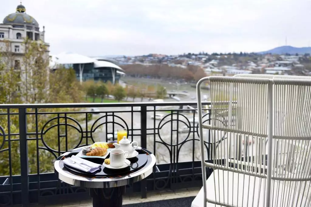 آمباسادور تفلیس