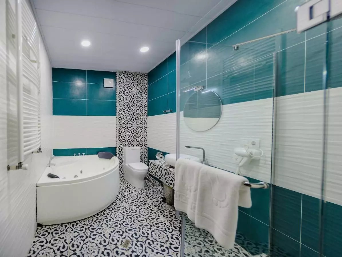 گلدن گلوب تفلیس