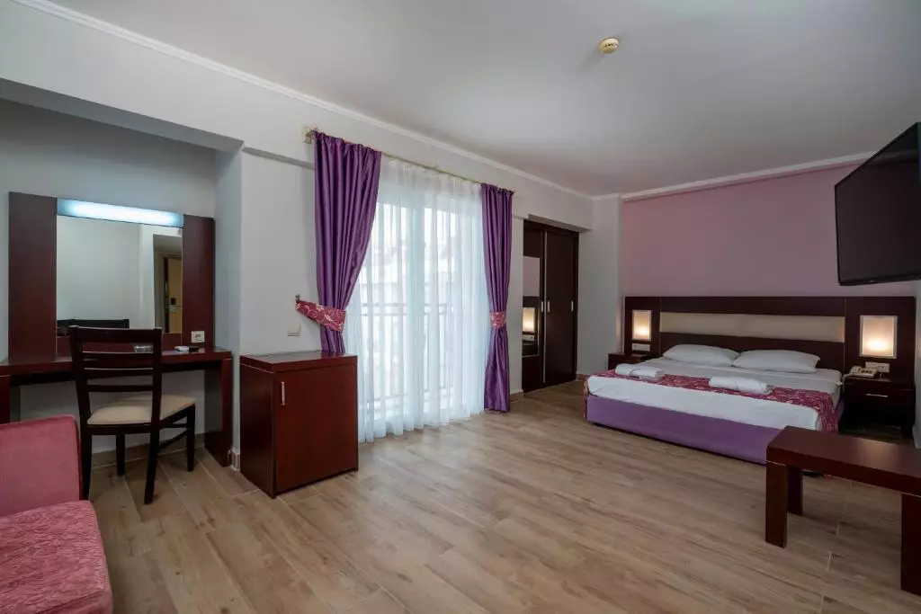 هتل ام جی وایت لیلیوم آنتالیا