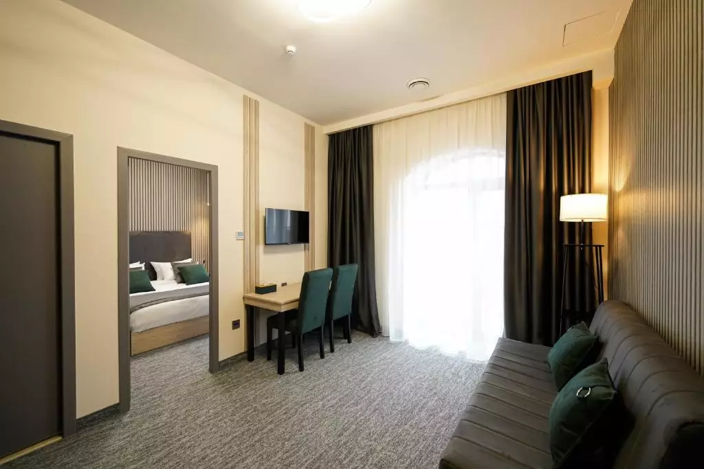 داینستی ایروان