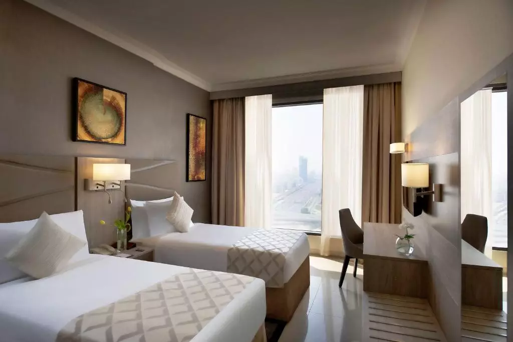 تو سیزنز دبی