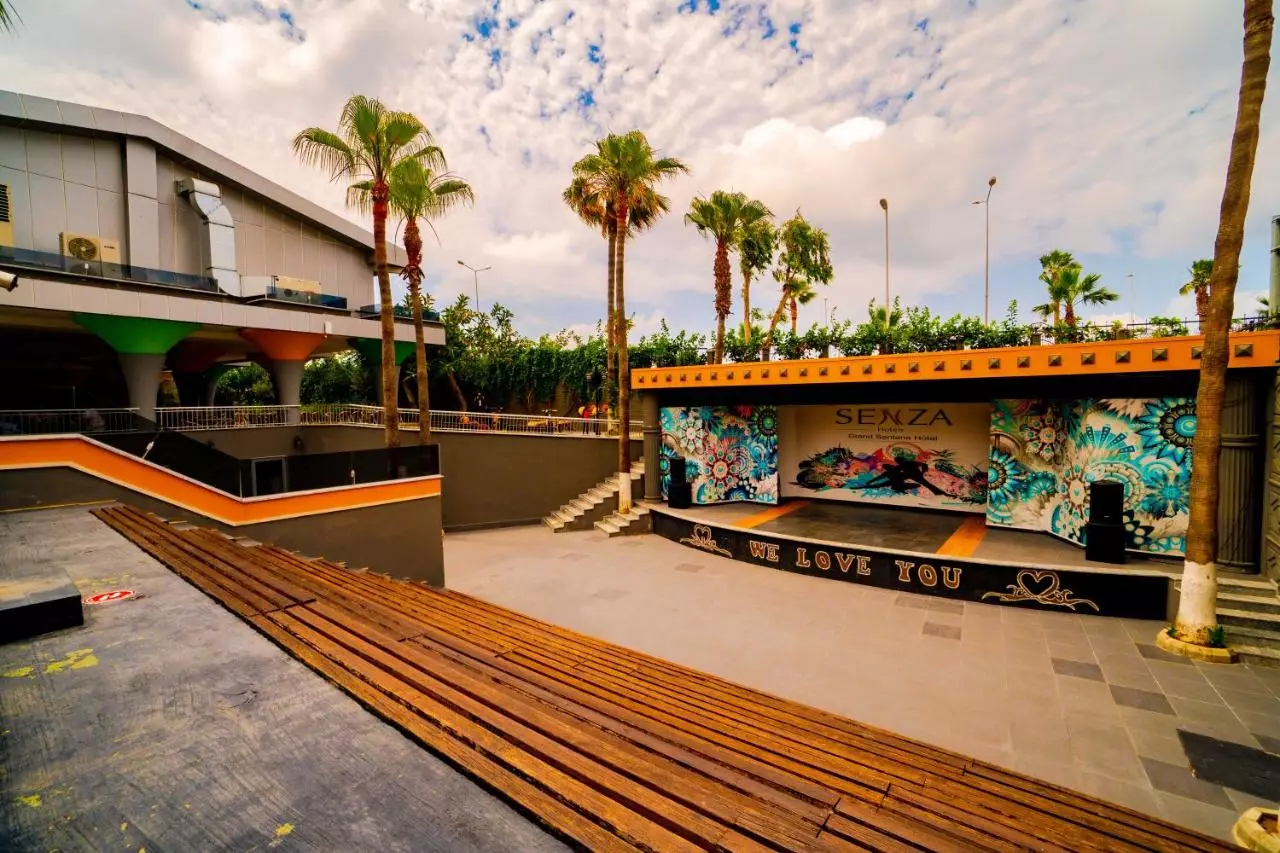 سنزا گرند سانتانا