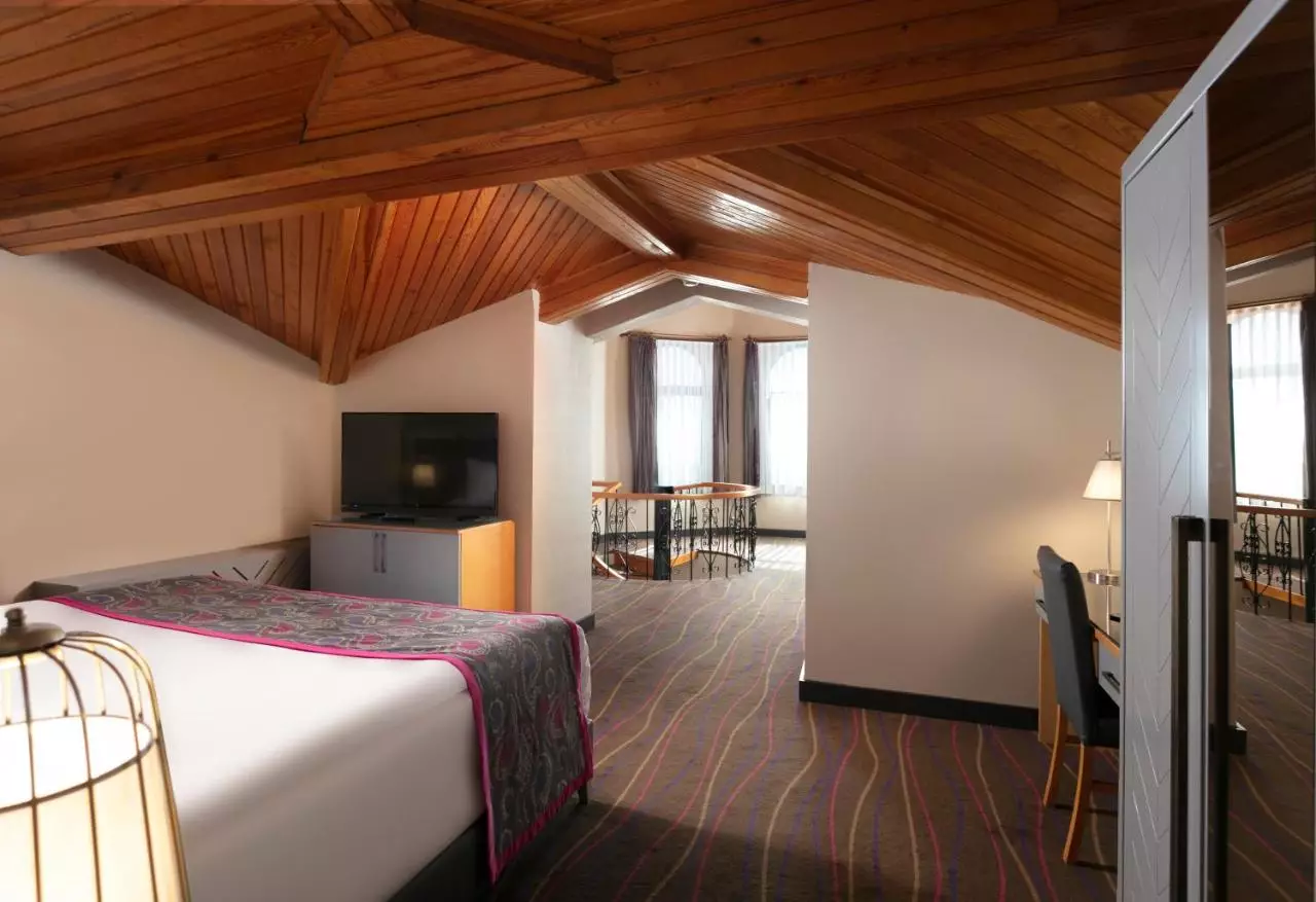 سیرن بلک آنتالیا