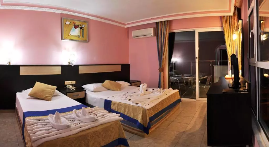 فرست کلس آلانیا