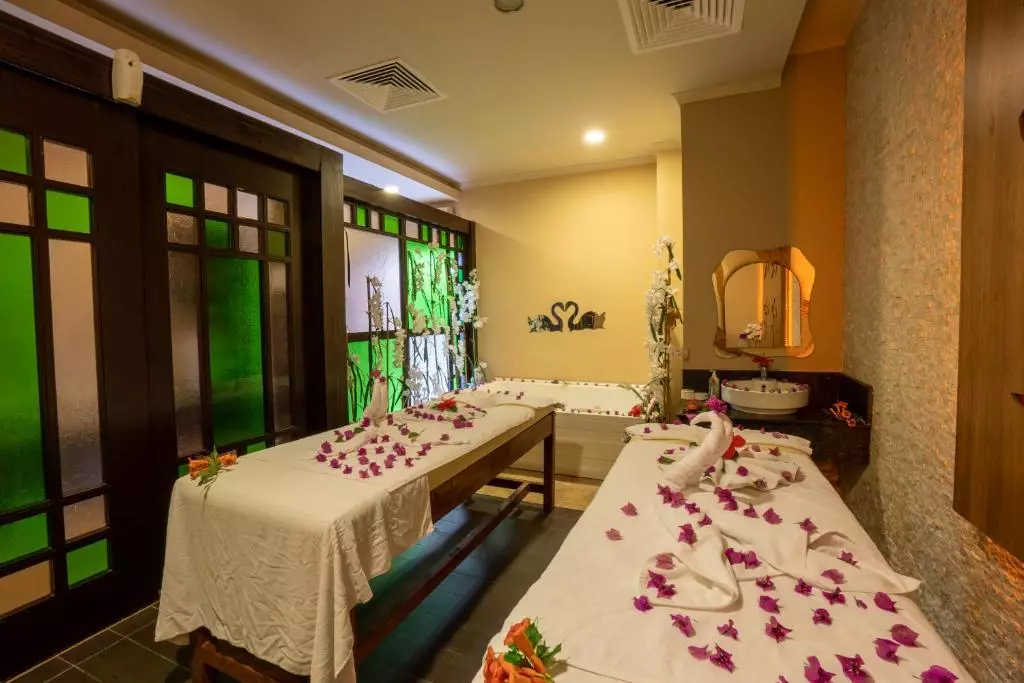 تایتان سلکت آلانیا