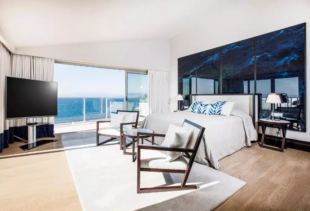 کاریزما دلوکس