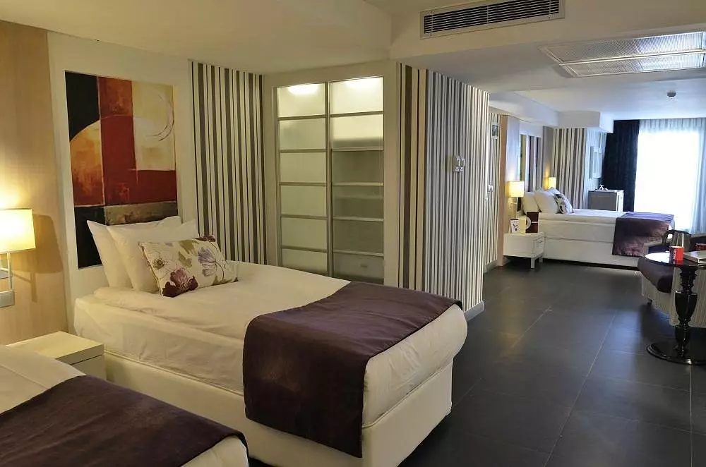 گادس آف بدروم