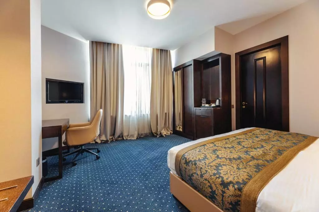 هتل کی ام ام تفلیس