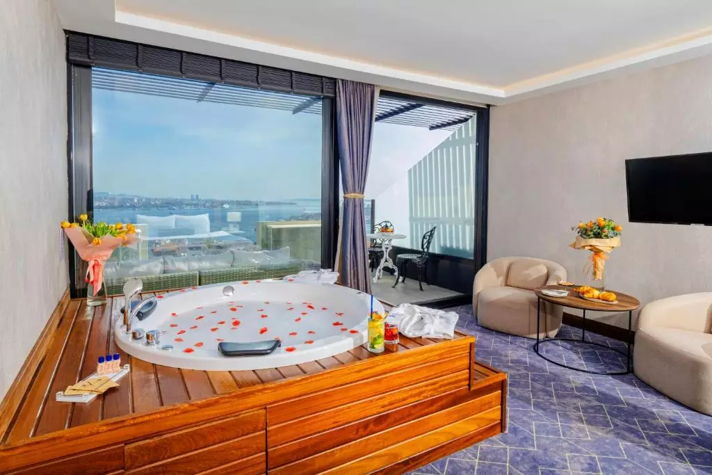 رینگ استون بسفروس استانبول