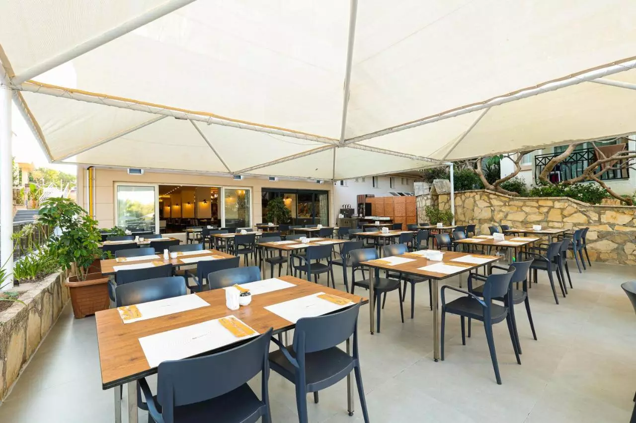 کریستال لند آو پارادایس