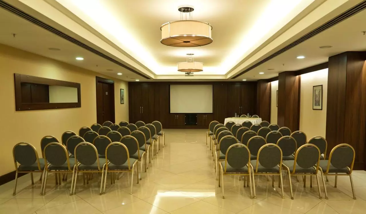 ریوا تکسیم استانبول