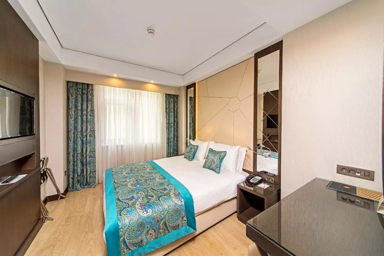 موکارناس تکسیم استانبول