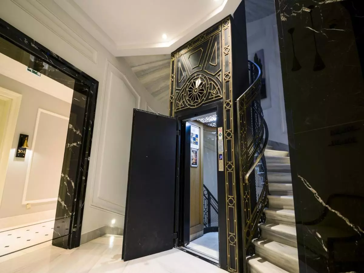 آکا لاش تکسیم استانبول