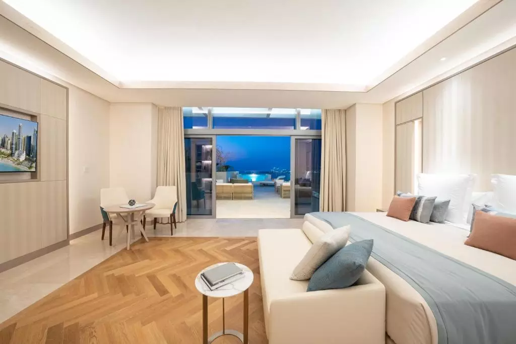 فایو لوکس دبی