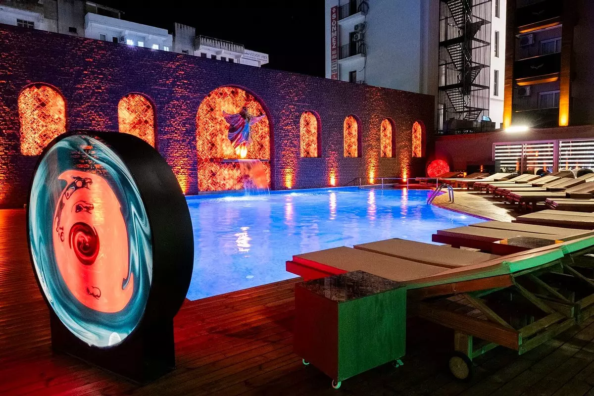 کرومار افسوس بیچ اند اسپا ریزورت